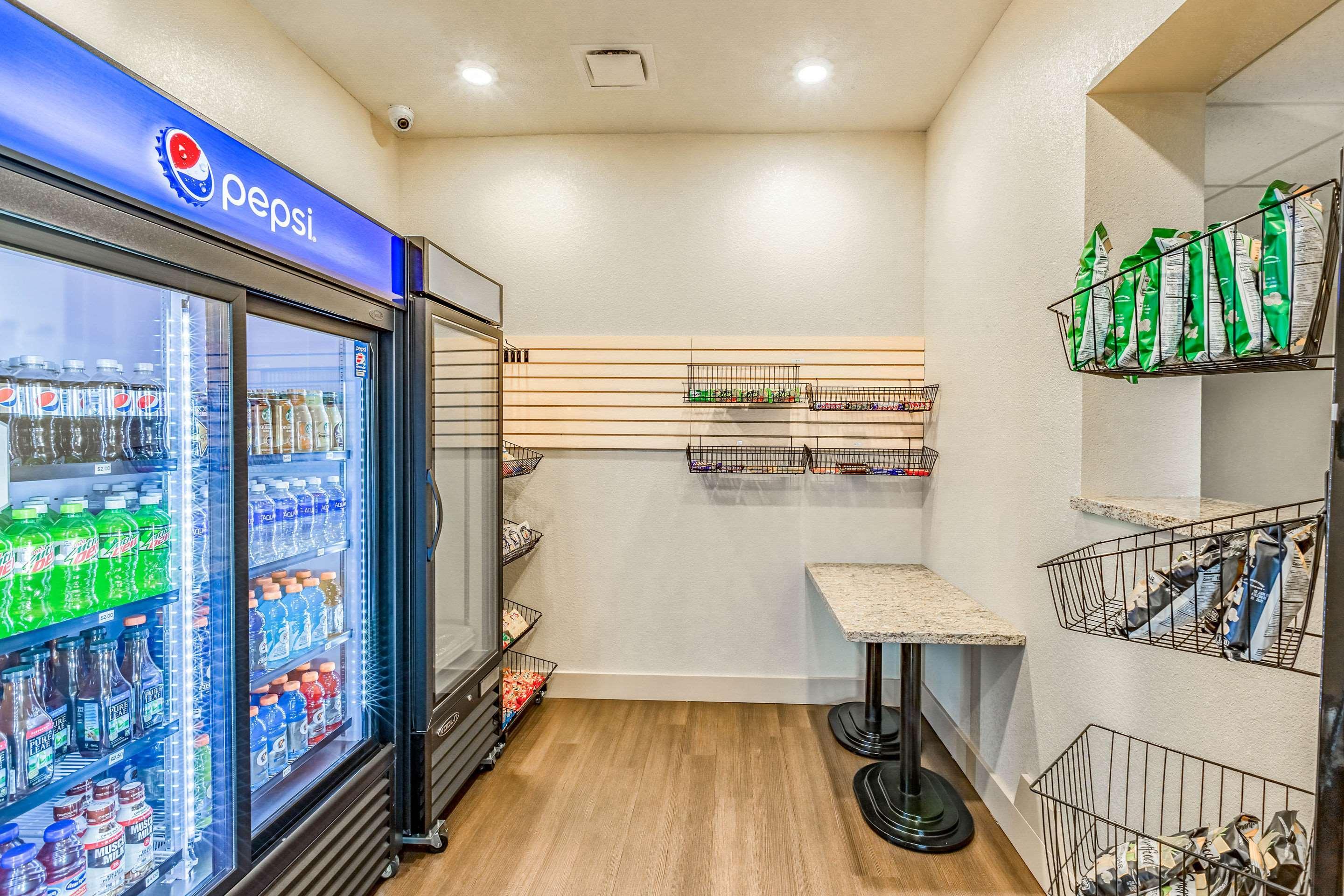 阿尔图纳得梅因凯富套房酒店 外观 照片